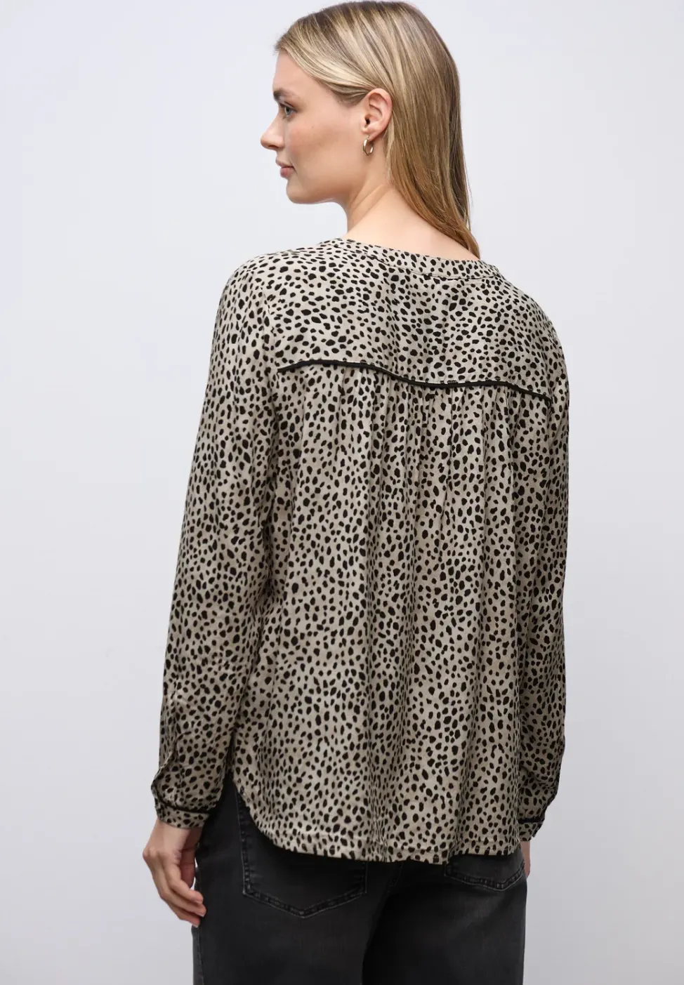 Blouse léopard avec détails en bande