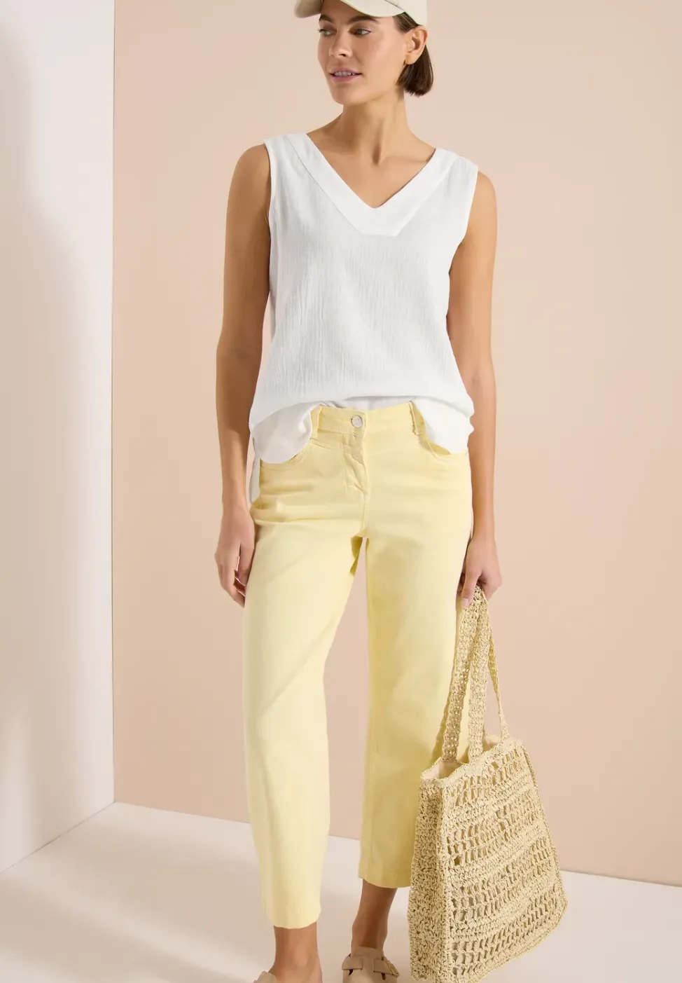 Blouse sans manches col V en mousseline