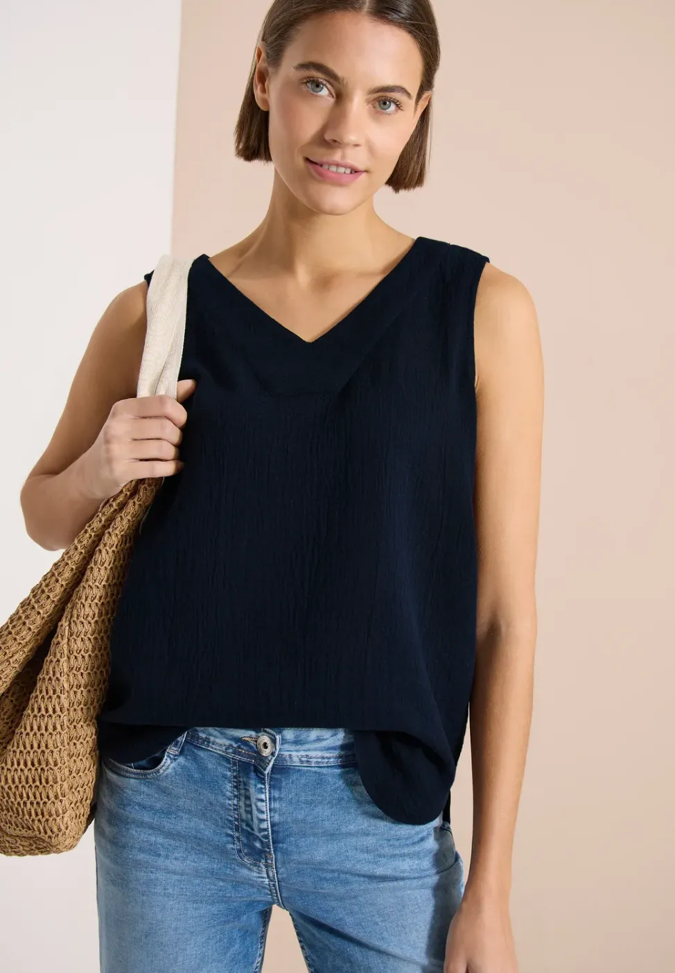 Blouse sans manches col V en mousseline