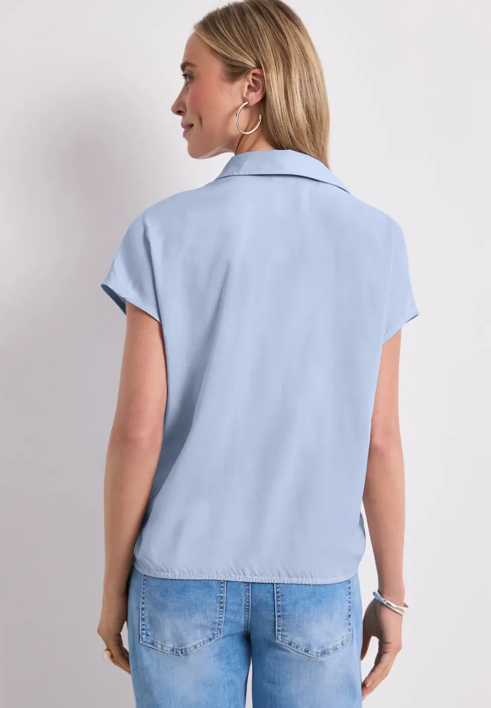 Blouse à col chemise et ourlet élastiqué