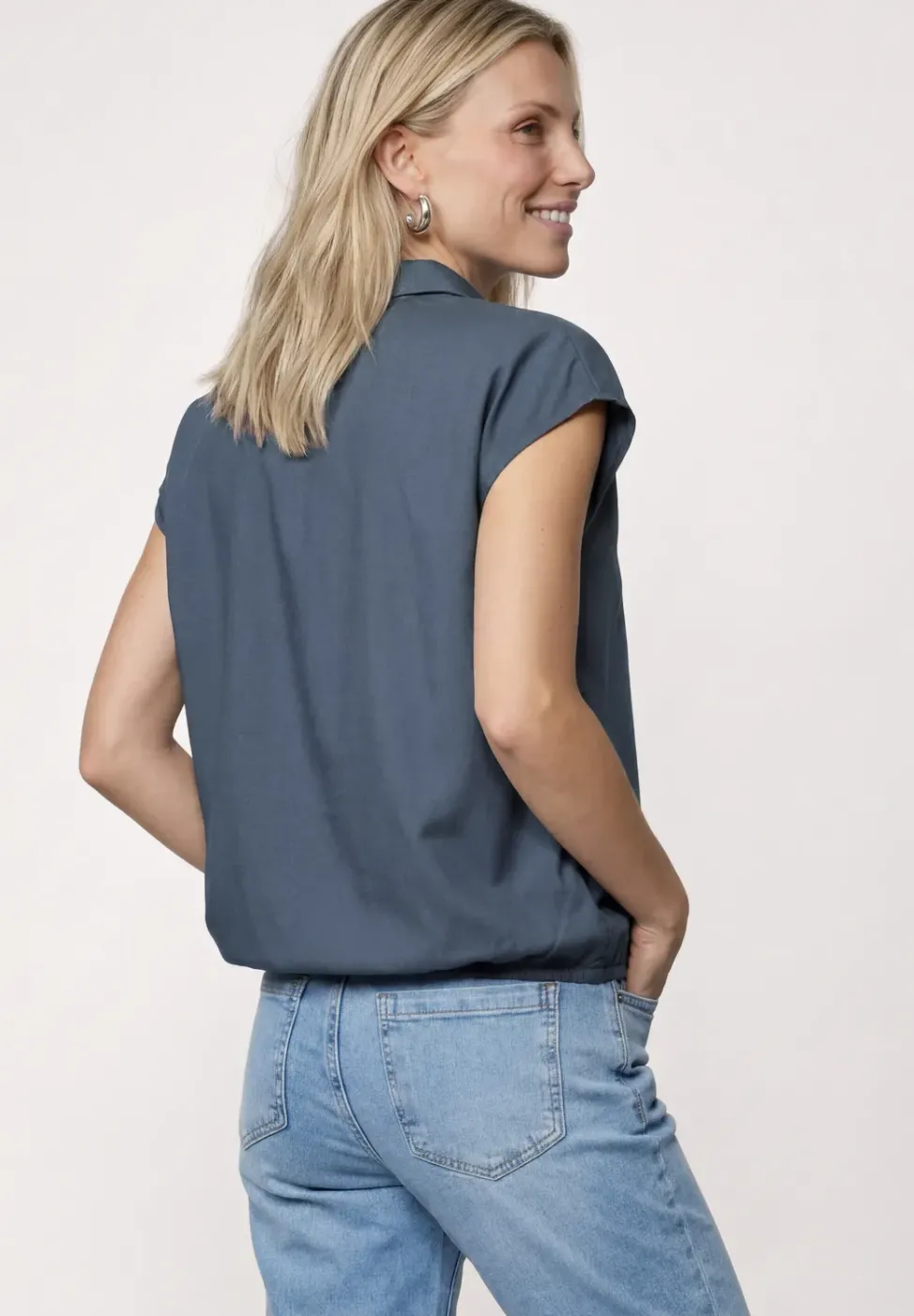 Blouse à col chemise et ourlet élastiqué