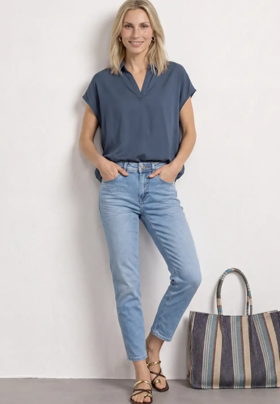 Blouse à col chemise et ourlet élastiqué