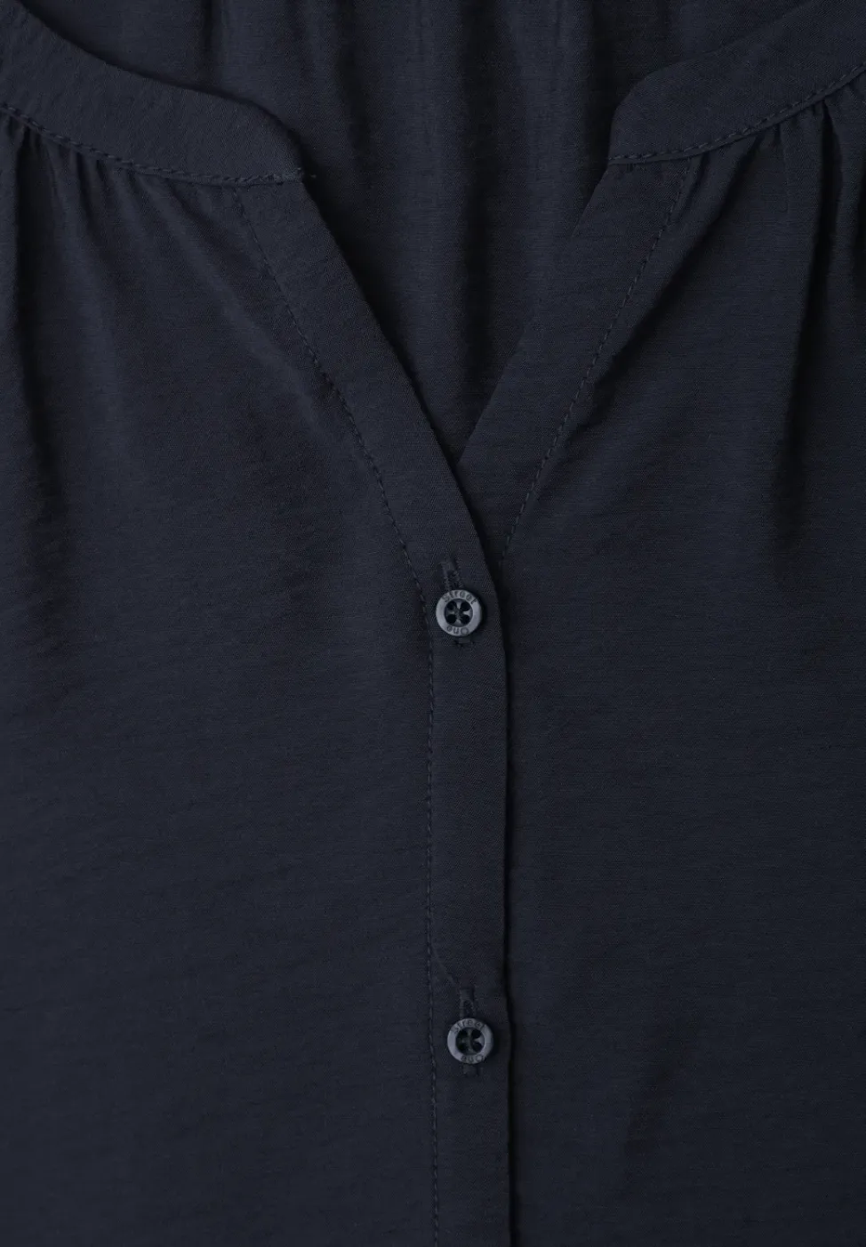 Blouse à manches courtes avec col fendu et boutons