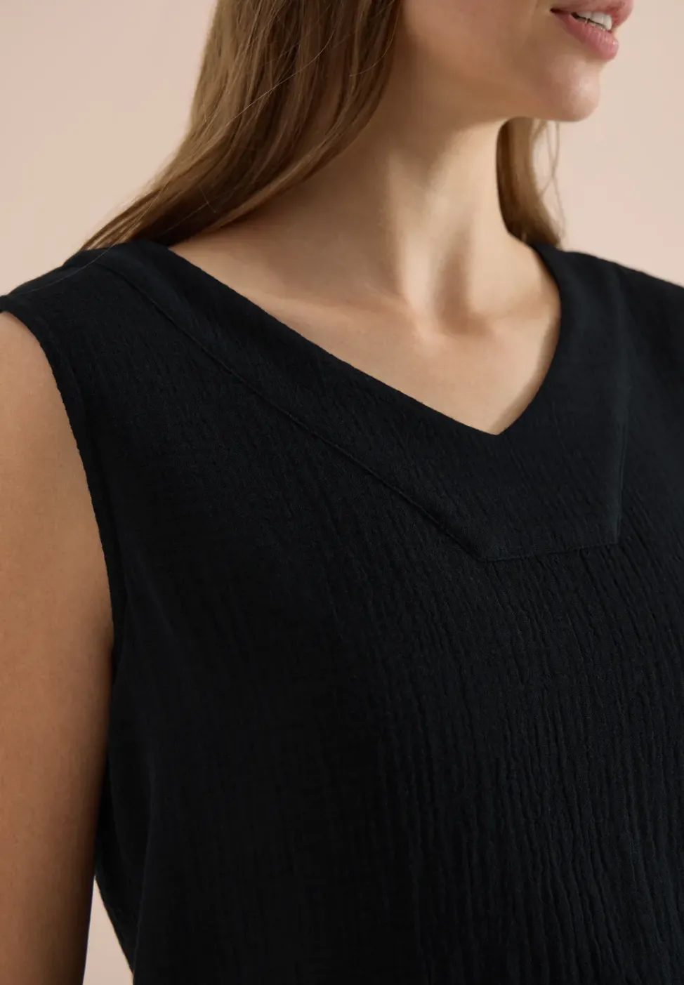 Blouse sans manches col V en mousseline