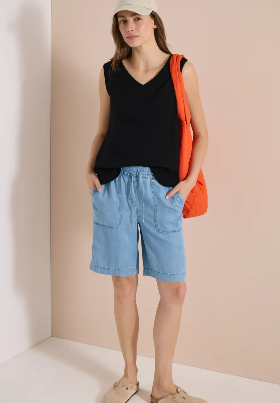 Blouse sans manches col V en mousseline