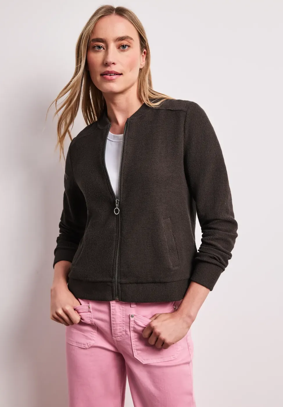 Blouson avec fermeture éclair et structure