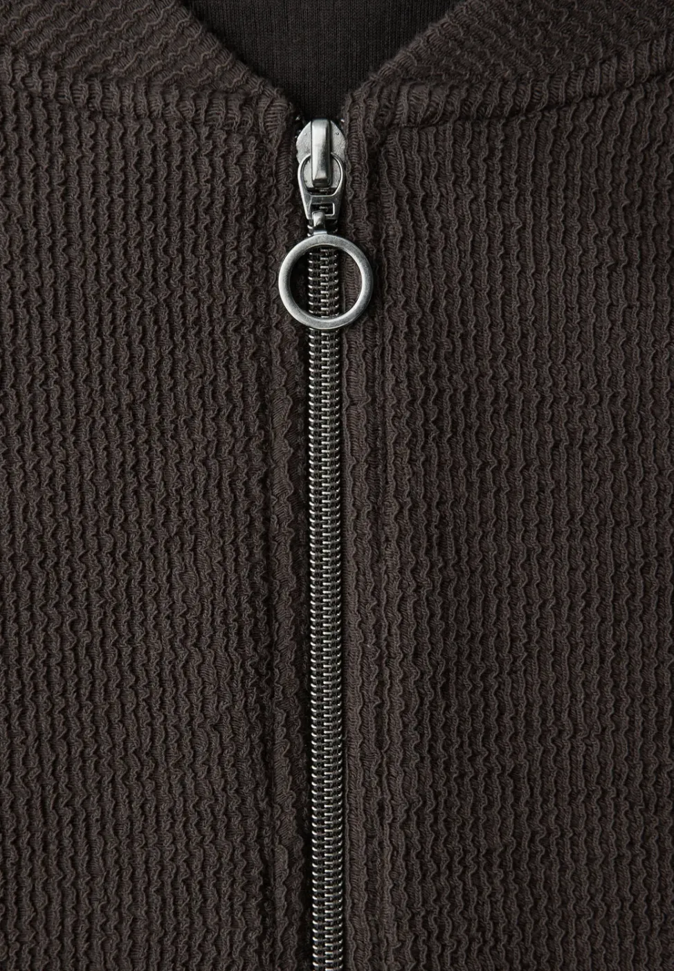 Blouson avec fermeture éclair et structure