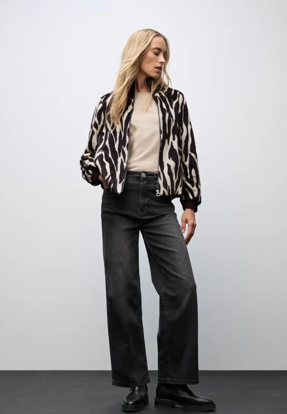 Blouson en fausse fourrure zébrée