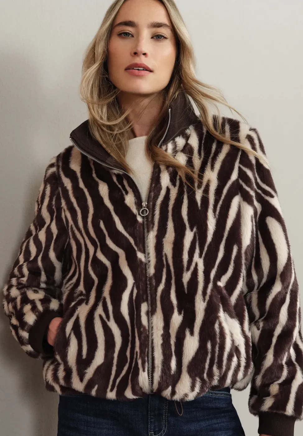 Blouson en fausse fourrure zébrée
