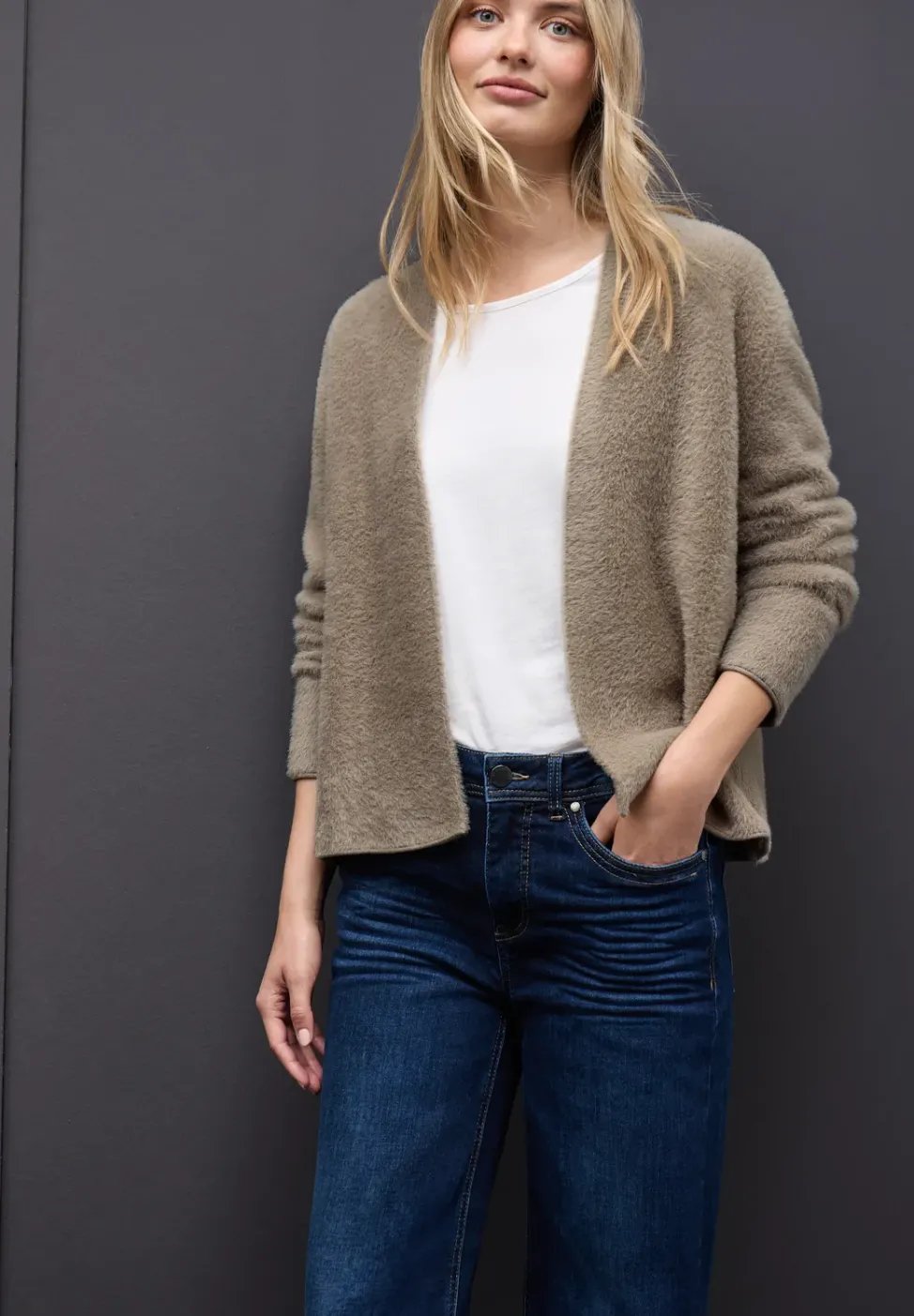 Cardigan ouvert en fil de plume