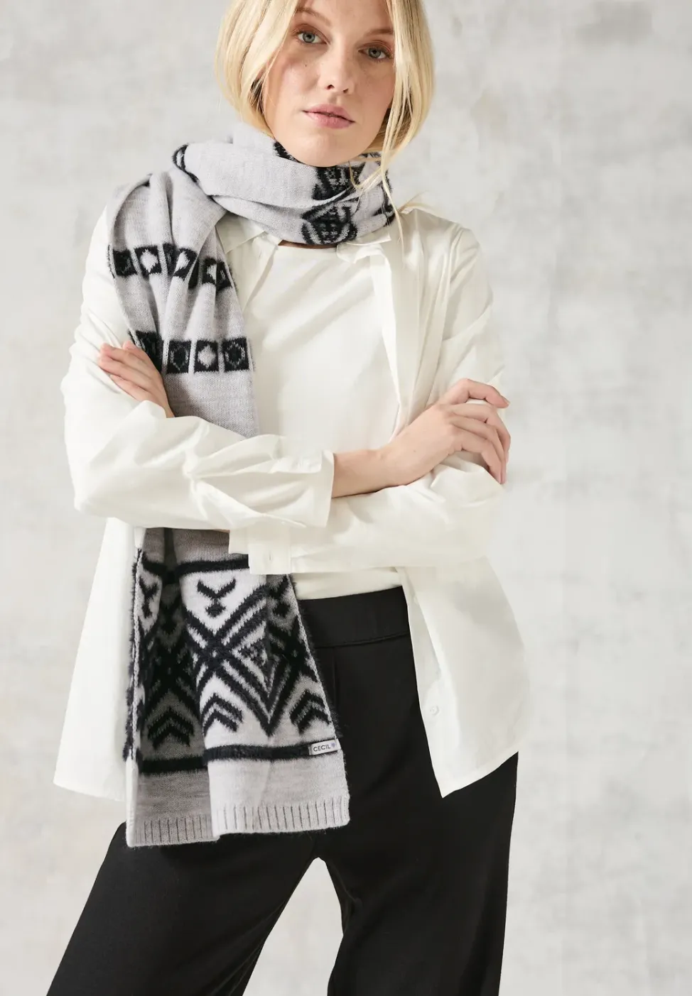 Écharpe tricotée à motifs