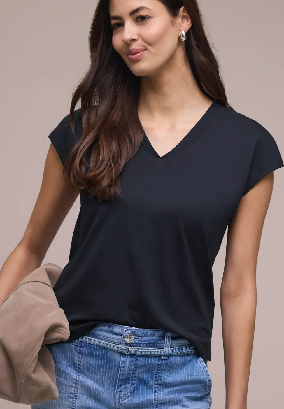 Chemise à épaules tombantes et col en V