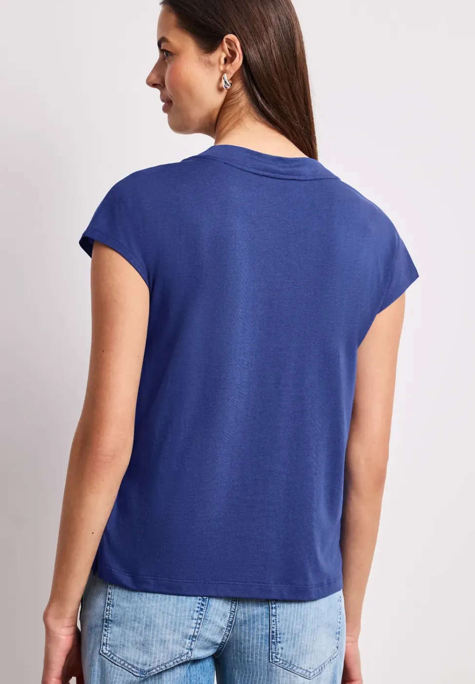 Chemise à épaules tombantes et col en V
