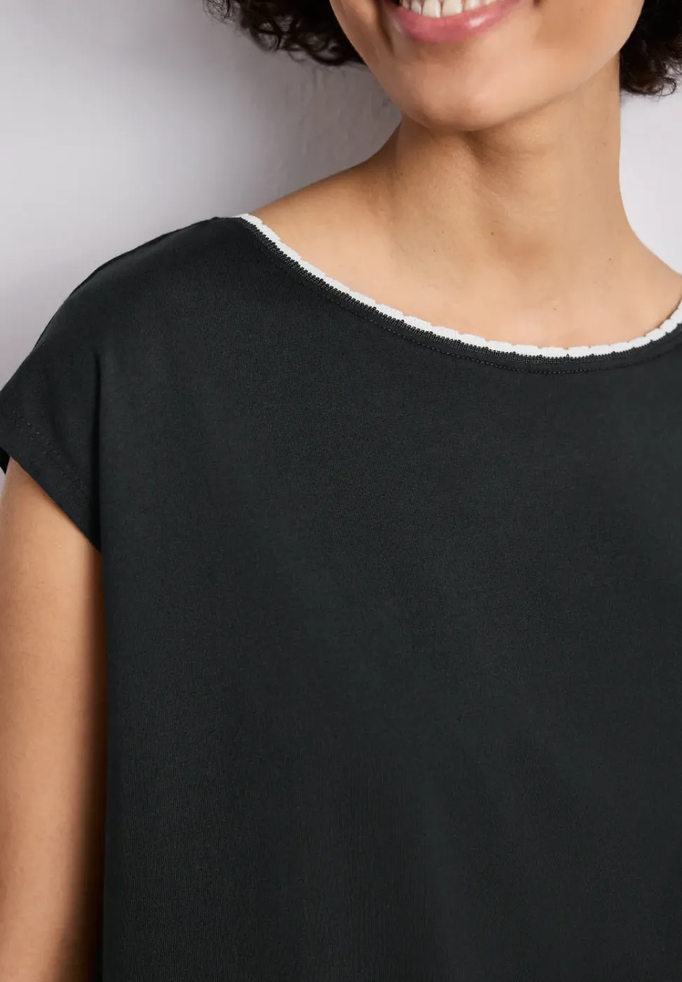 Chemise à épaules tombantes avec ruban décoratif