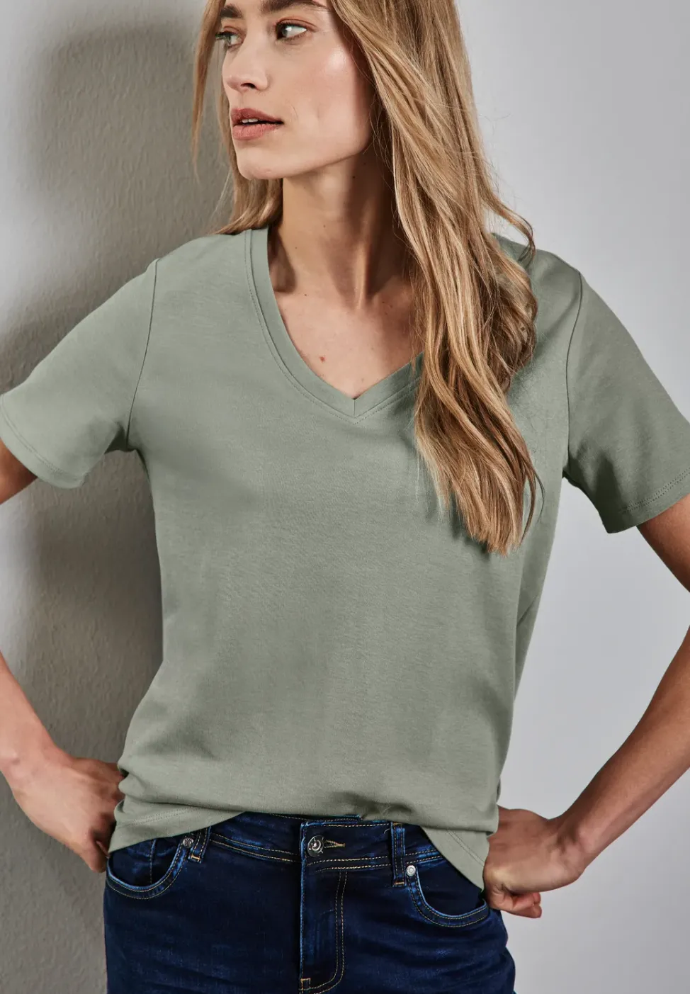 Chemise basique à col en V