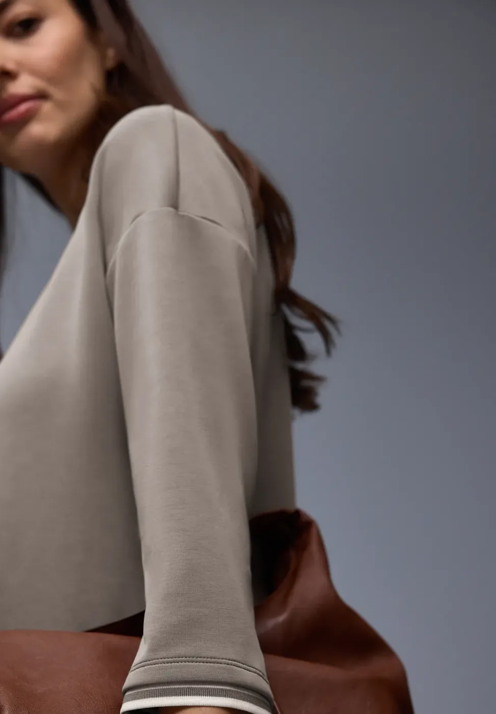 Chemise effet soyeux avec détails subtils