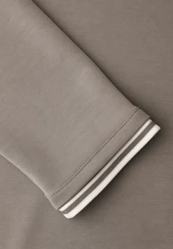 Chemise effet soyeux avec détails subtils