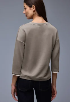Chemise effet soyeux avec détails subtils