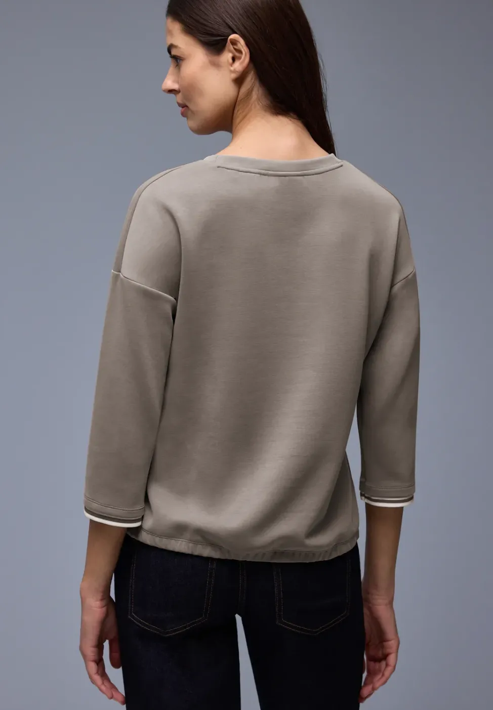 Chemise effet soyeux avec détails subtils