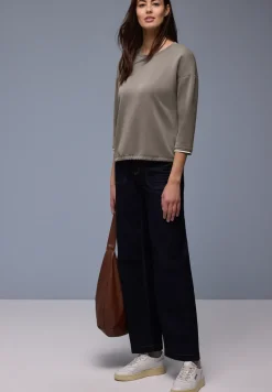 Chemise effet soyeux avec détails subtils
