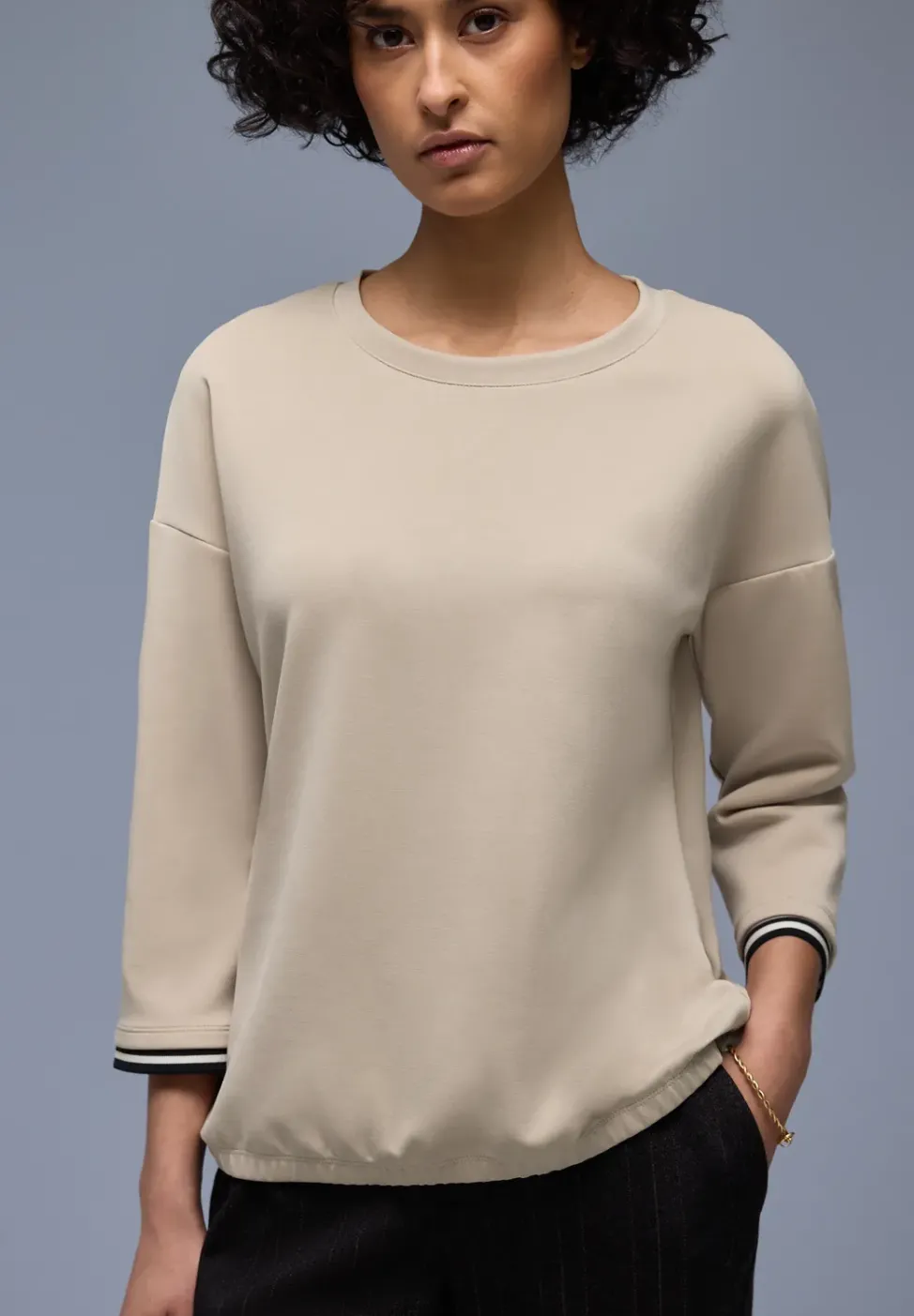 Chemise effet soyeux avec détails subtils