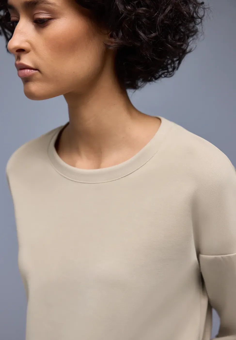 Chemise effet soyeux avec détails subtils