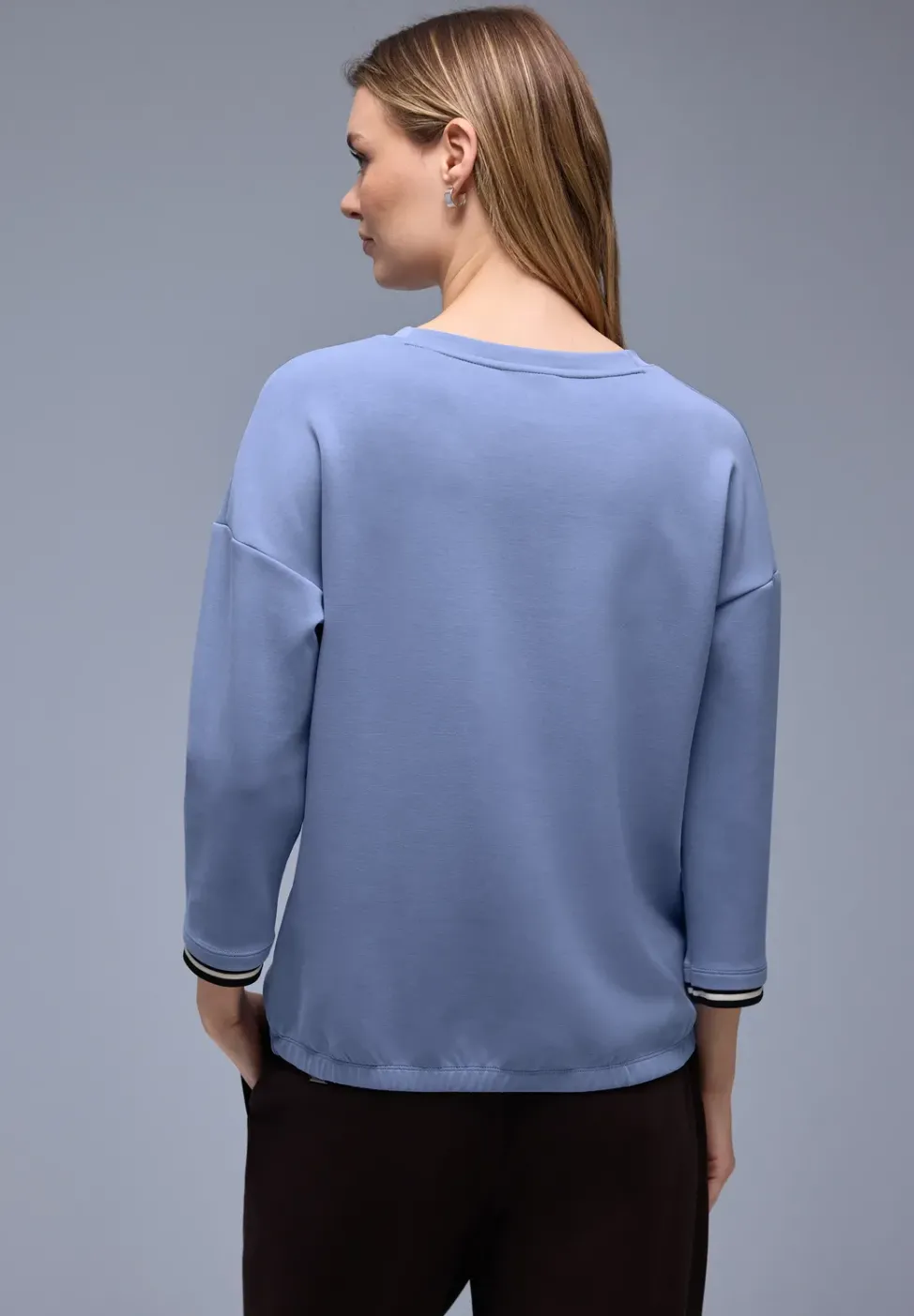 Chemise effet soyeux avec détails subtils