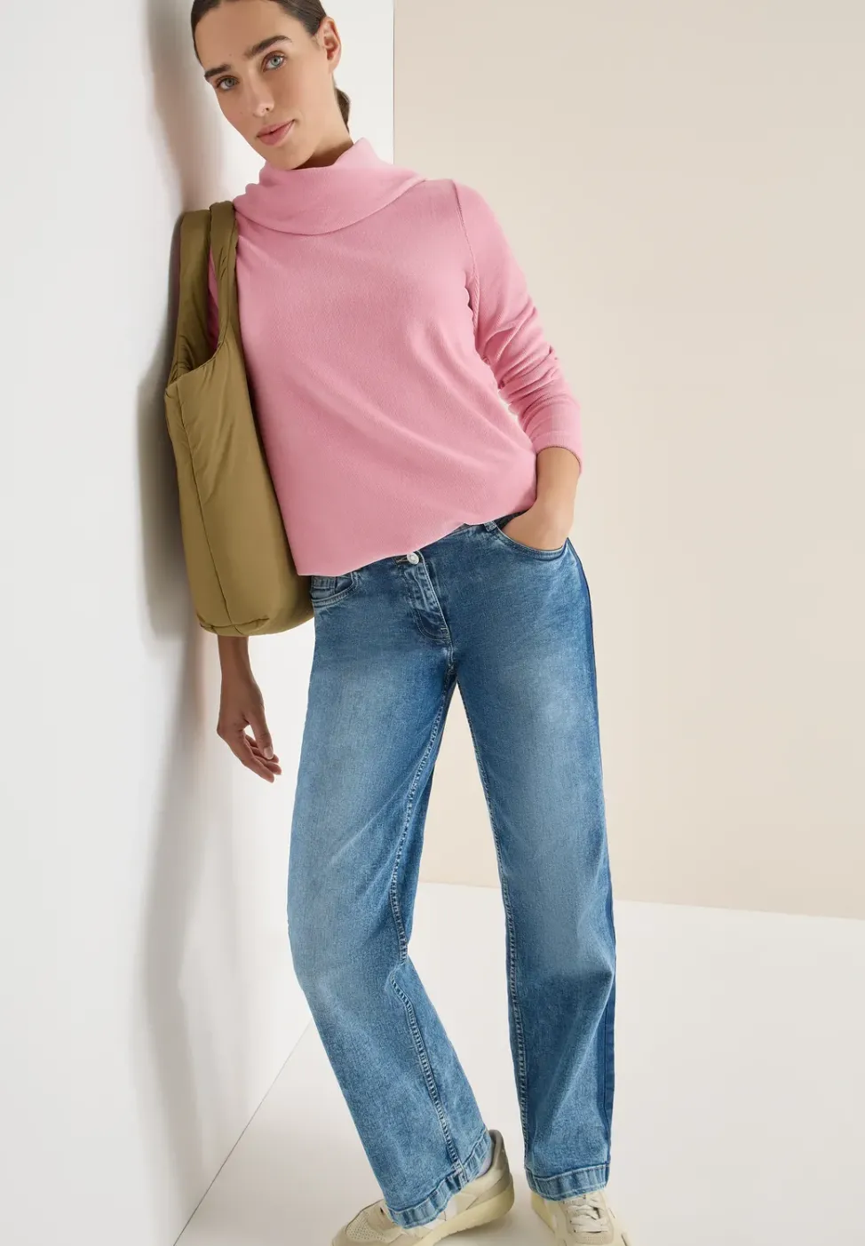 Chemise en velours côtelé avec grand col