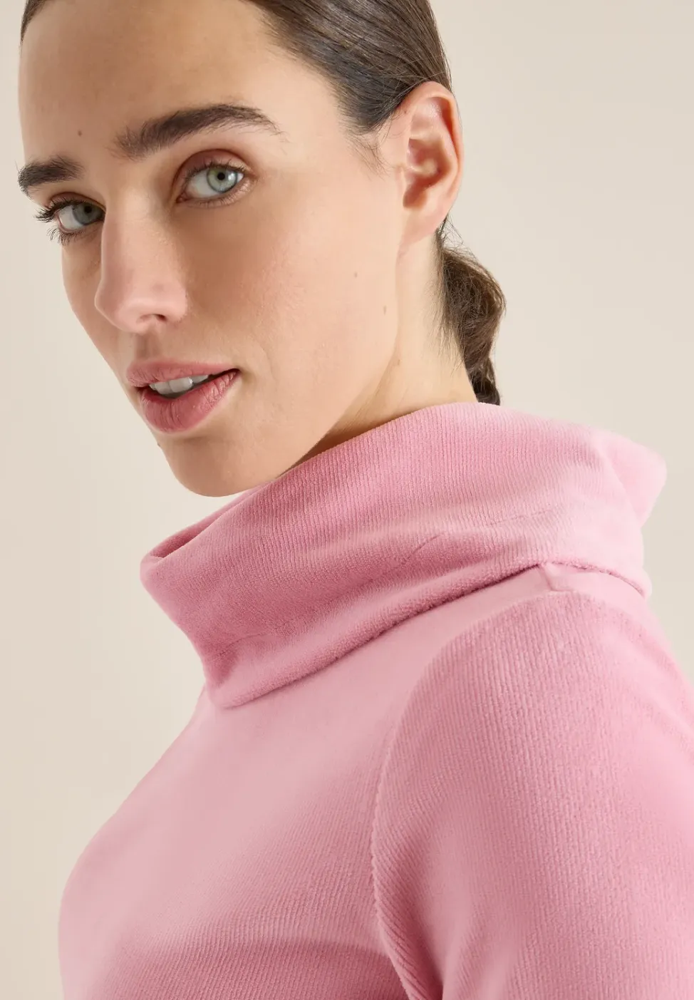 Chemise en velours côtelé avec grand col