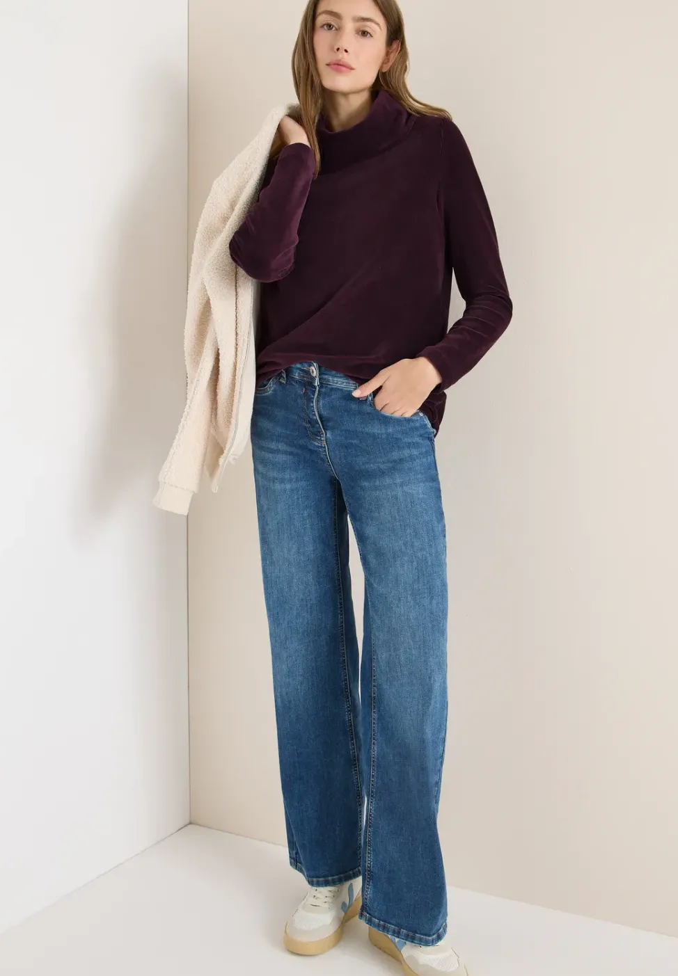 Chemise en velours côtelé avec grand col