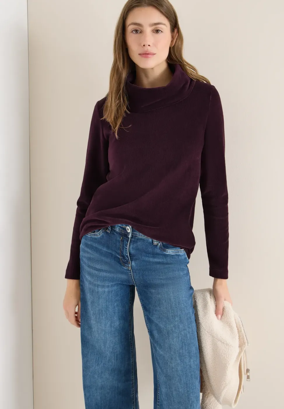 Chemise en velours côtelé avec grand col