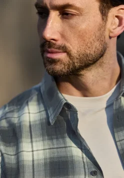 Chemise à carreaux