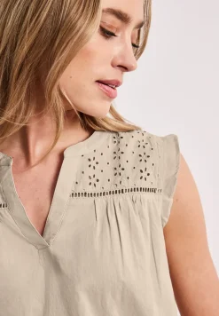 Chemisier top col fendu – détails shiffley