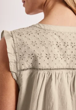 Chemisier top col fendu – détails shiffley
