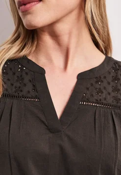 Chemisier top col fendu – détails shiffley