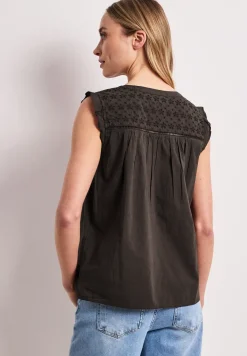 Chemisier top col fendu – détails shiffley