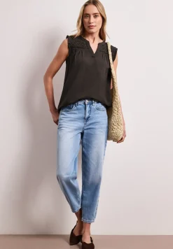 Chemisier top col fendu – détails shiffley