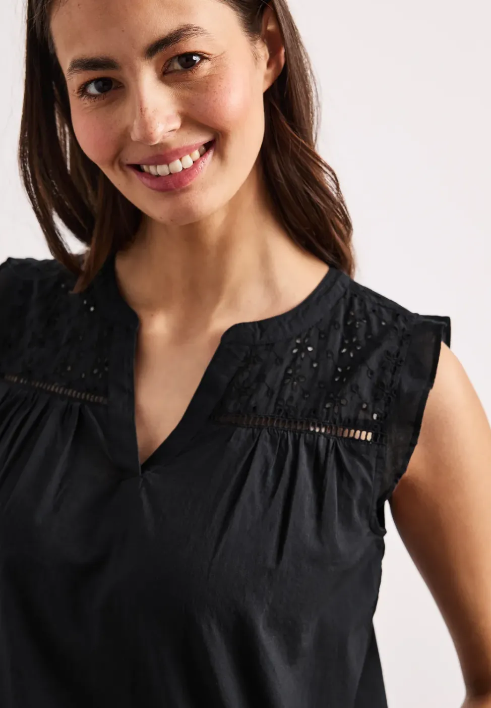 Chemisier top col fendu – détails shiffley