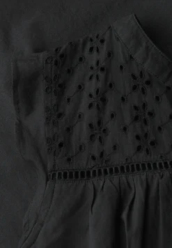 Chemisier top col fendu – détails shiffley