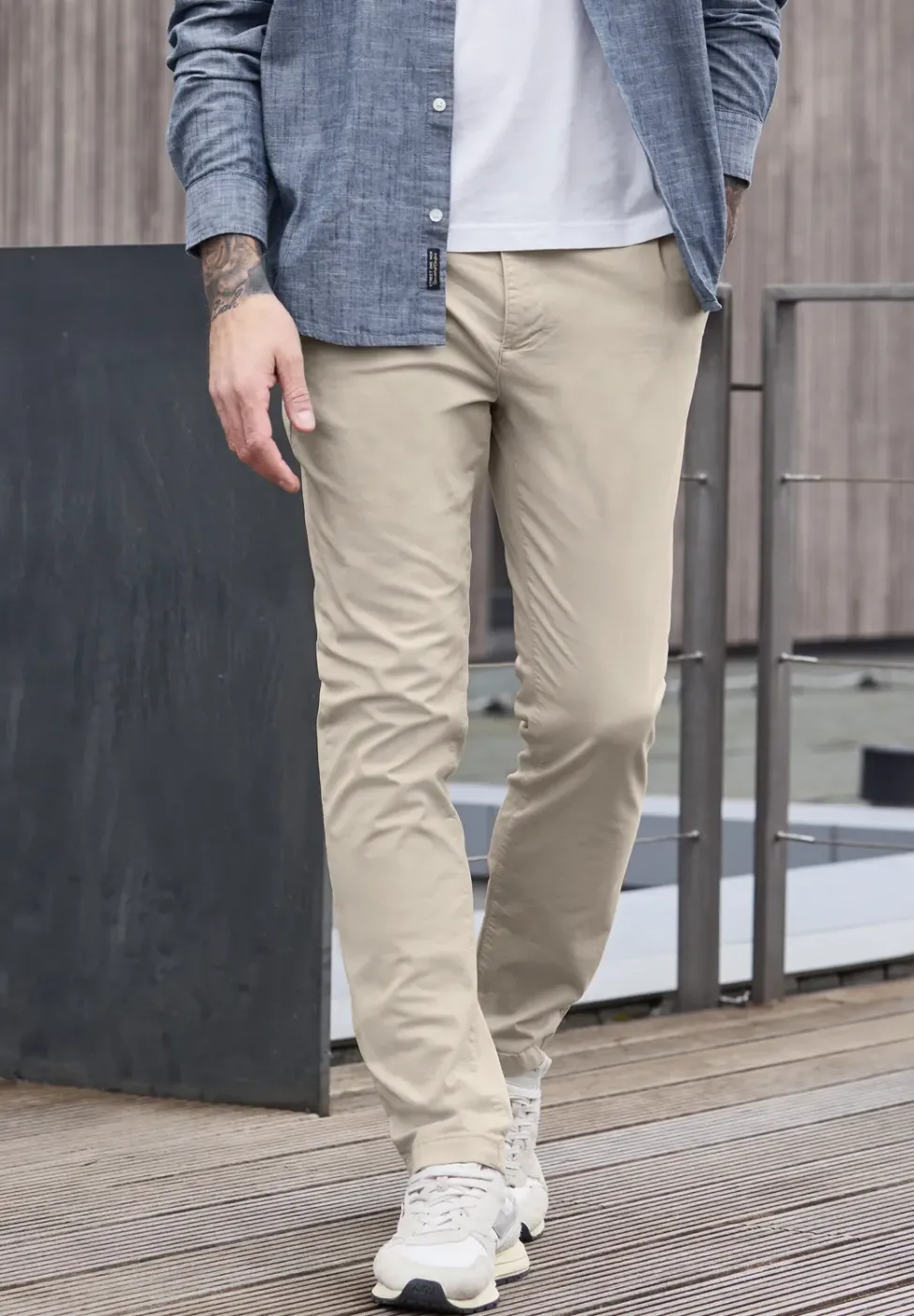 Chino avec ceinture stretch