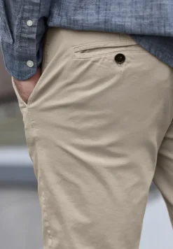 Chino avec ceinture stretch
