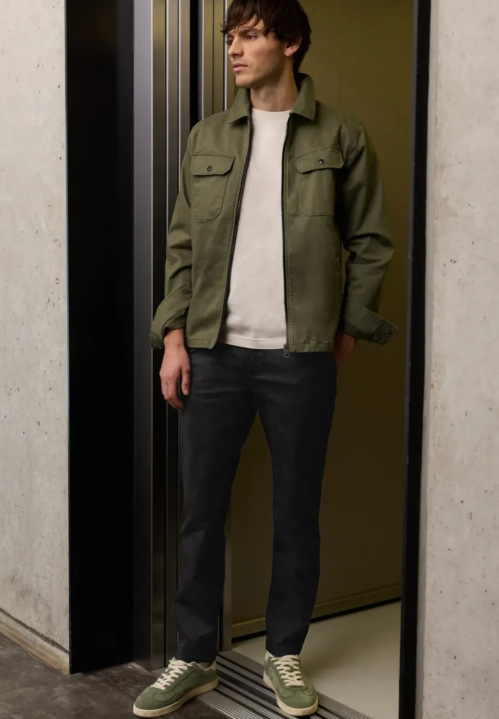Chino avec ceinture stretch