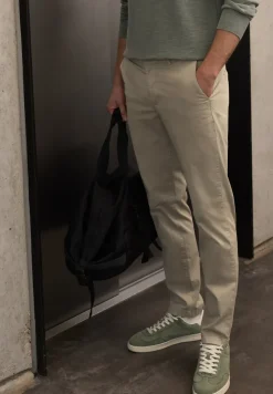 Chino avec ceinture stretch