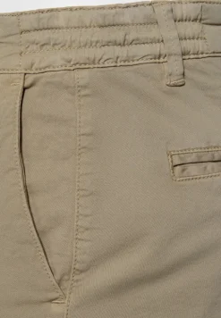 Chino avec ceinture stretch