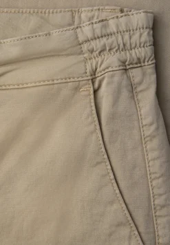 Chino avec ceinture stretch