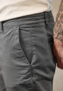 Chino avec ceinture stretch