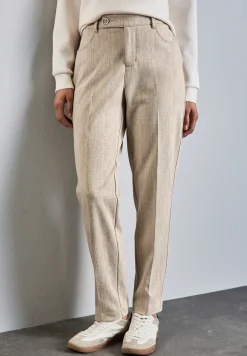 Chino avec détail de boutons