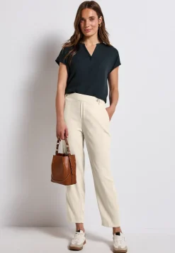Chino avec détail de boutons