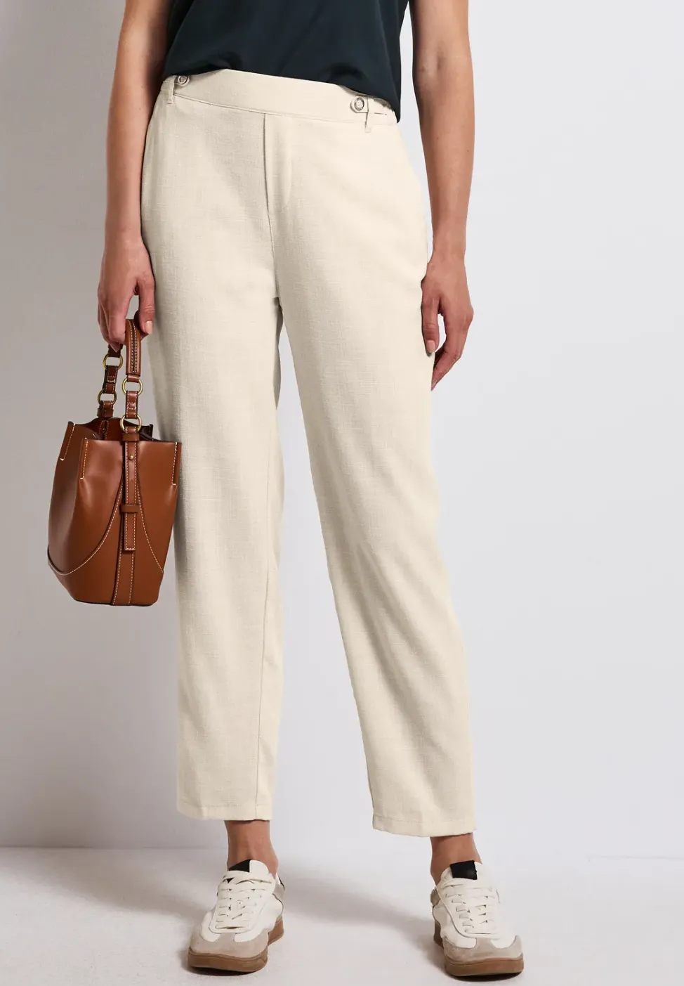 Chino avec détail de boutons