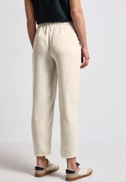 Chino avec détail de boutons